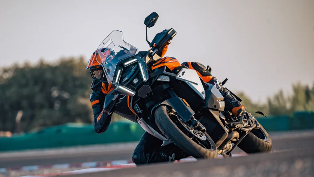 2025 KTM 1390 Super Adventure S EVO