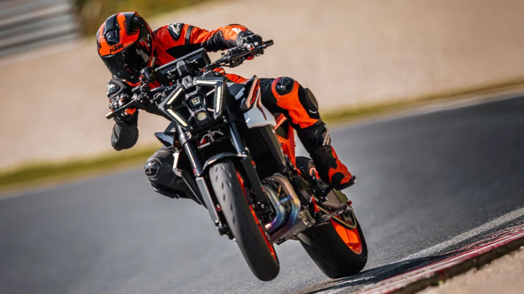 2025 KTM Duke 990 R