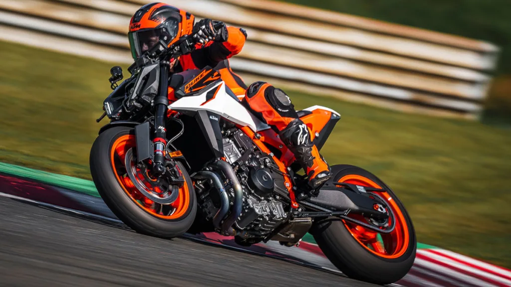 2025 KTM Duke 990 R