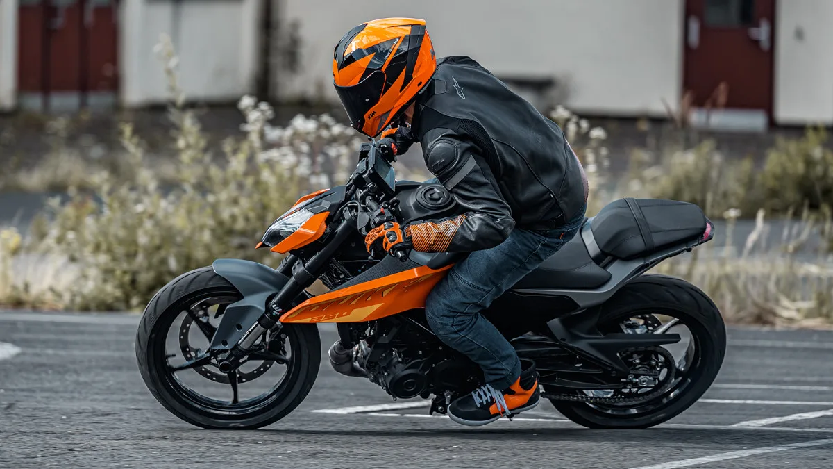 New Colors, Same Thrill: 2024 KTM Duke 200 & 250 Launched