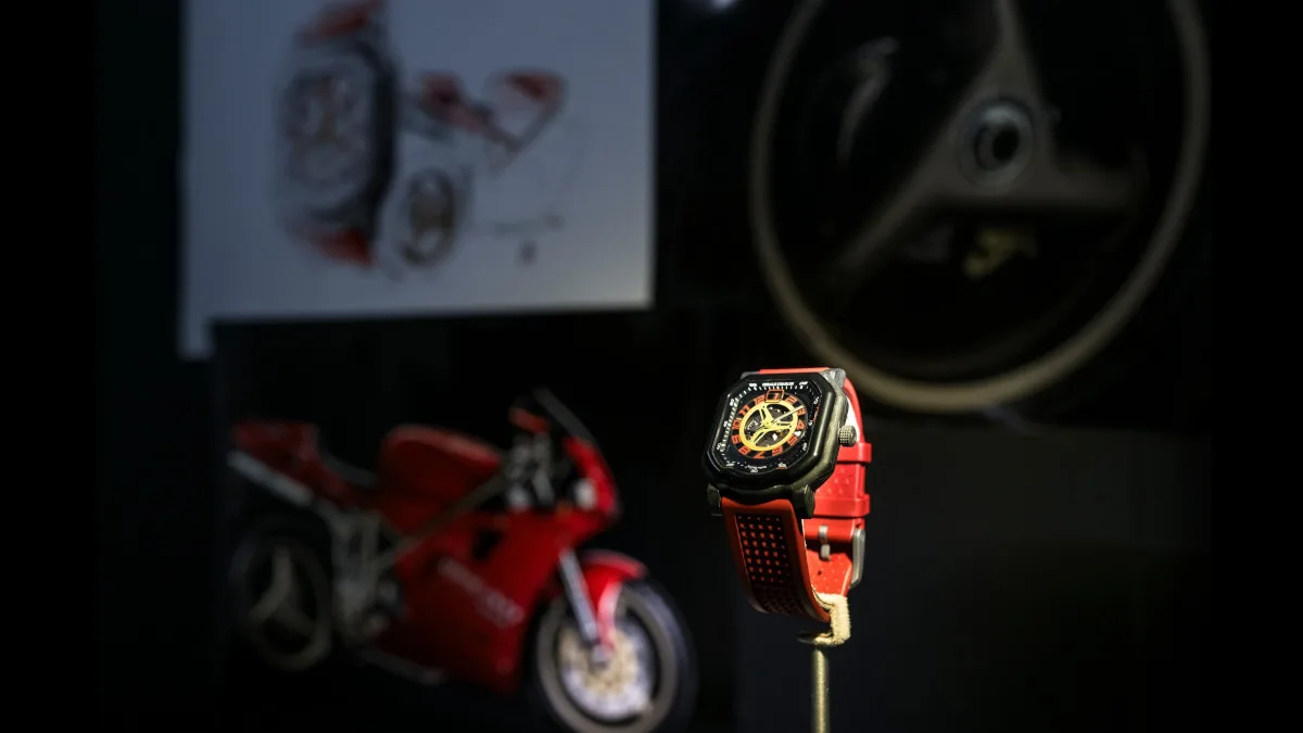 Ducati Unveils Maestro 4.0 Ducati 30° Anniversario 916 Watch to Celebrate 30 Years of the Iconic 916