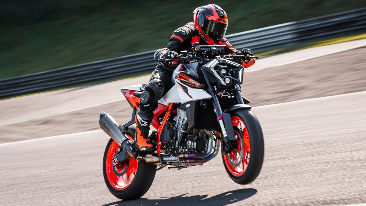 2025 KTM Duke 990 R